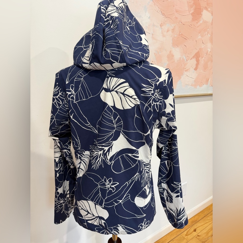 Patagonia Women's Blue and White Leaf Print Jacket - Picture 3 of 5